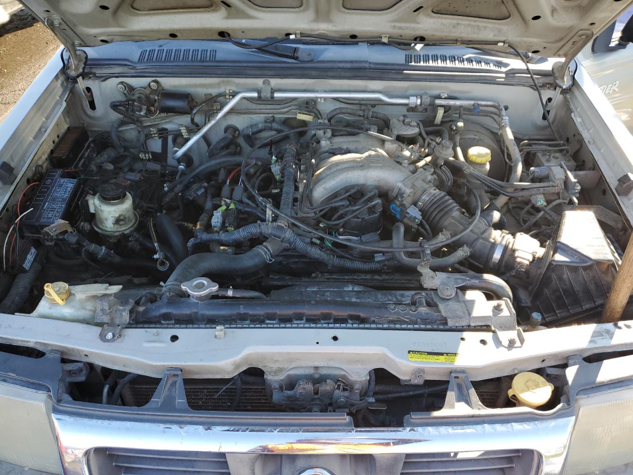 2000 Nissan Navara (Frontier) VIN 1N6ED26Y0YC352697 Copart auction photo, minor dent/scratches / mechanical damage thumbnail 11