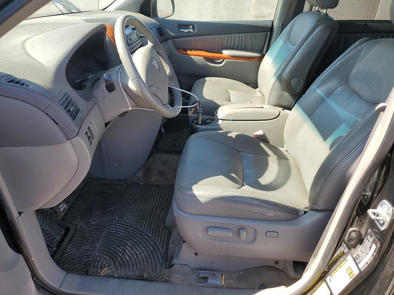 2008 Toyota Sienna VIN 5TDZK22C48S213630 Copart auction photo, minor dent/scratches / side damage thumbnail 7