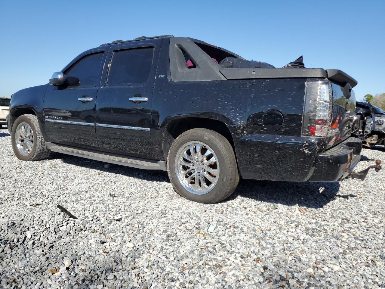 2010 Chevrolet Avalanche VIN 3GNNCGE04AG250747 Copart auction photo, water/flood damage thumbnail 2