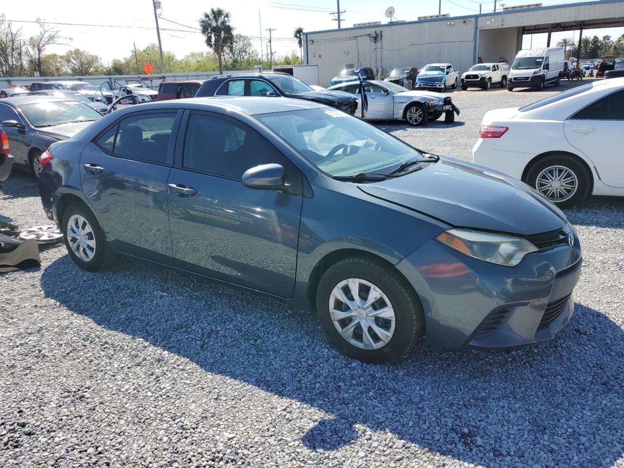 2016 Toyota Corolla VIN 2T1BURHE8GC570328 Copart auction photo, side / front end damage thumbnail 4
