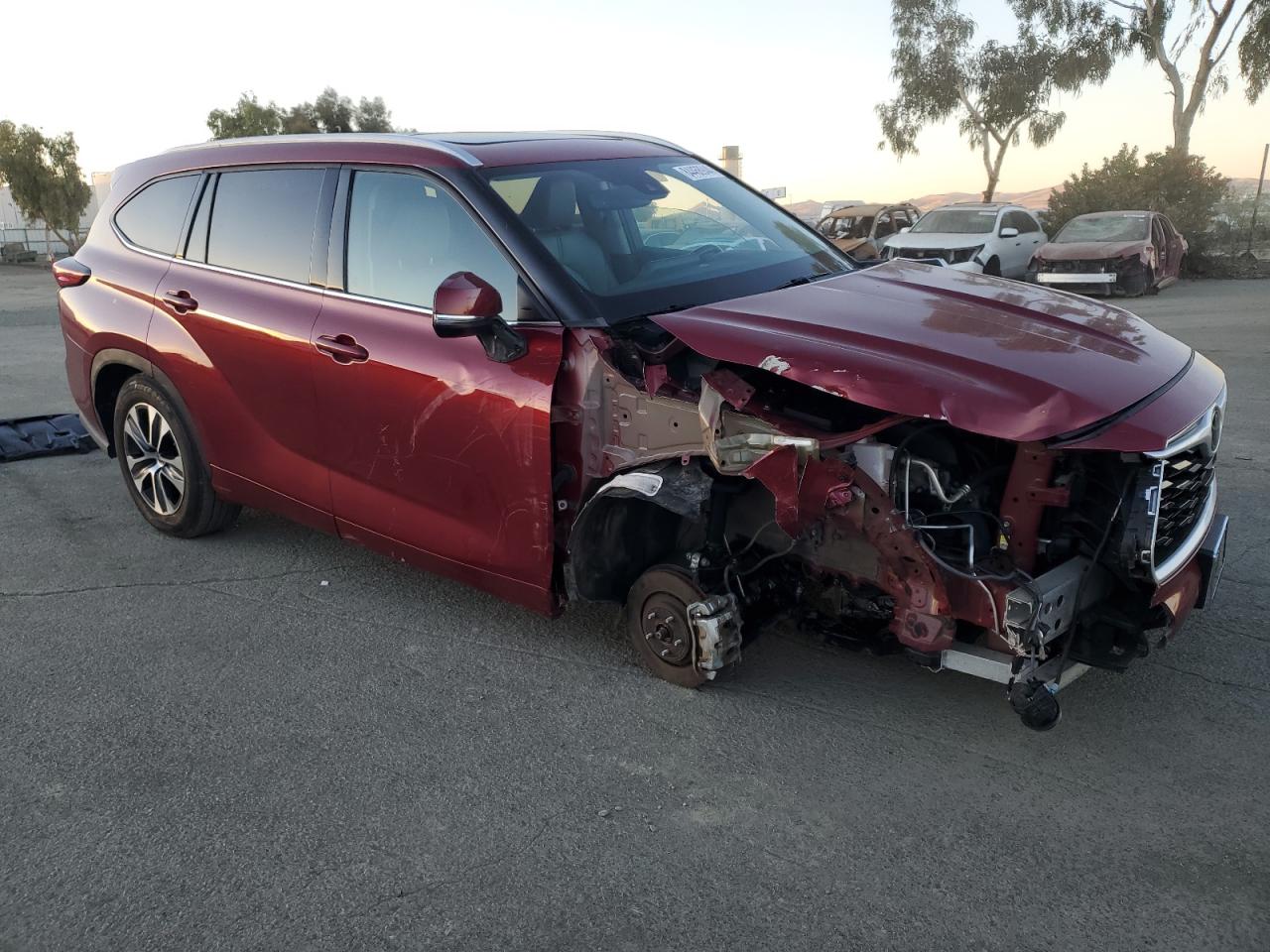 2022 Toyota Highlander VIN 5TDGZRAH2NS092455 Copart auction photo, all over damage thumbnail 4