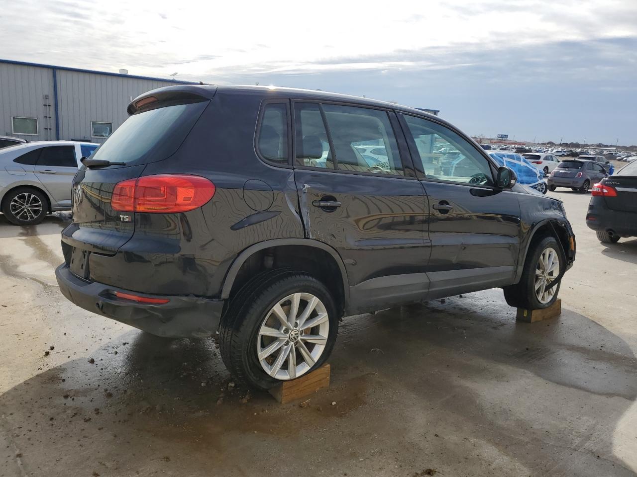 2017 Volkswagen Tiguan VIN WVGAV7AX4HK053595 Copart auction photo, rear end / front end damage thumbnail 3