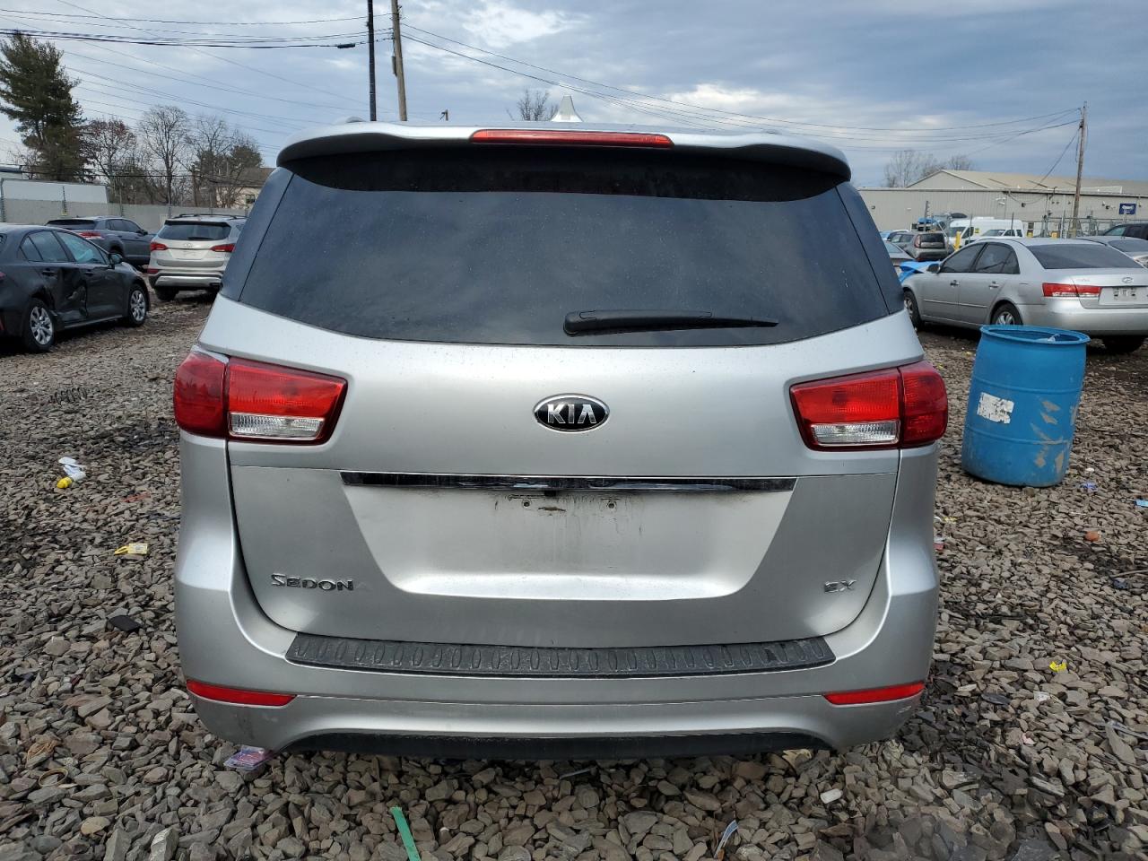 2015 KIA Sedona VIN KNDMC5C18F6055487 Copart auction photo, front end / side damage thumbnail 6