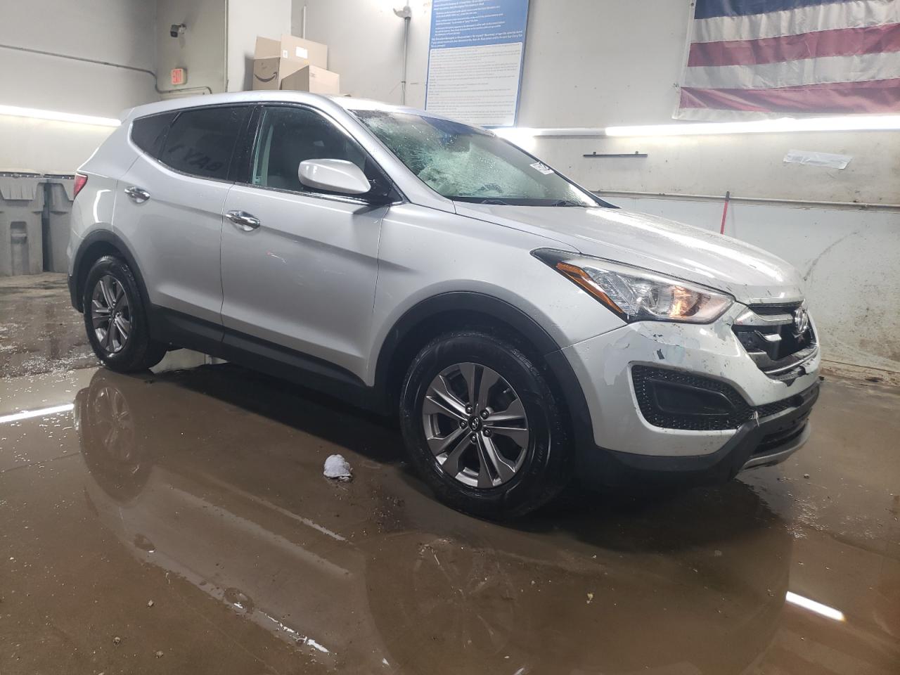 2015 Hyundai Santa Fe VIN 5XYZTDLB2FG261412 Copart auction photo, front end / minor dent/scratches damage thumbnail 4