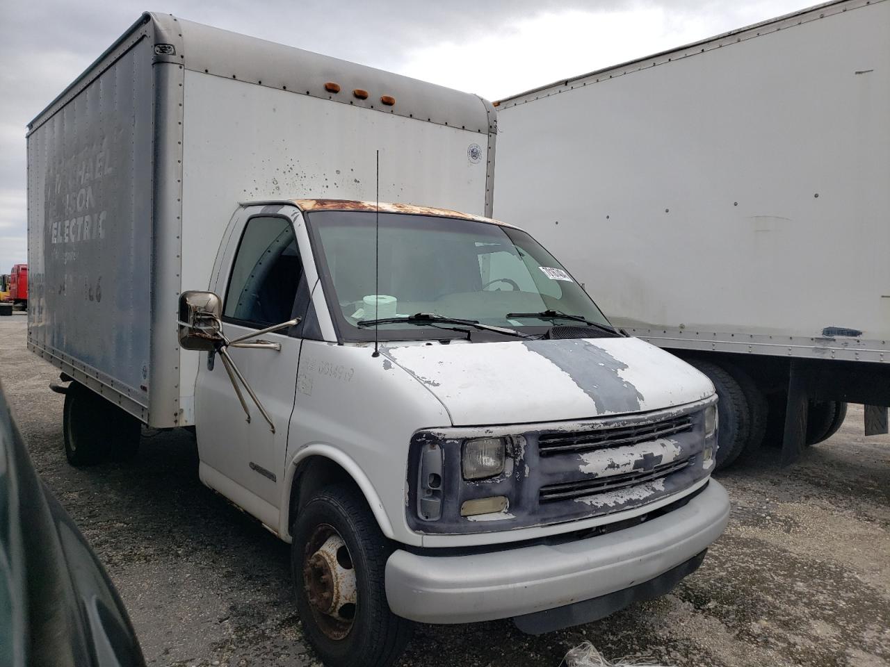 2001 Chevrolet Express VIN 1GBJG31R911179167 Copart auction photo, burn - engine / minor dent/scratches damage thumbnail 4