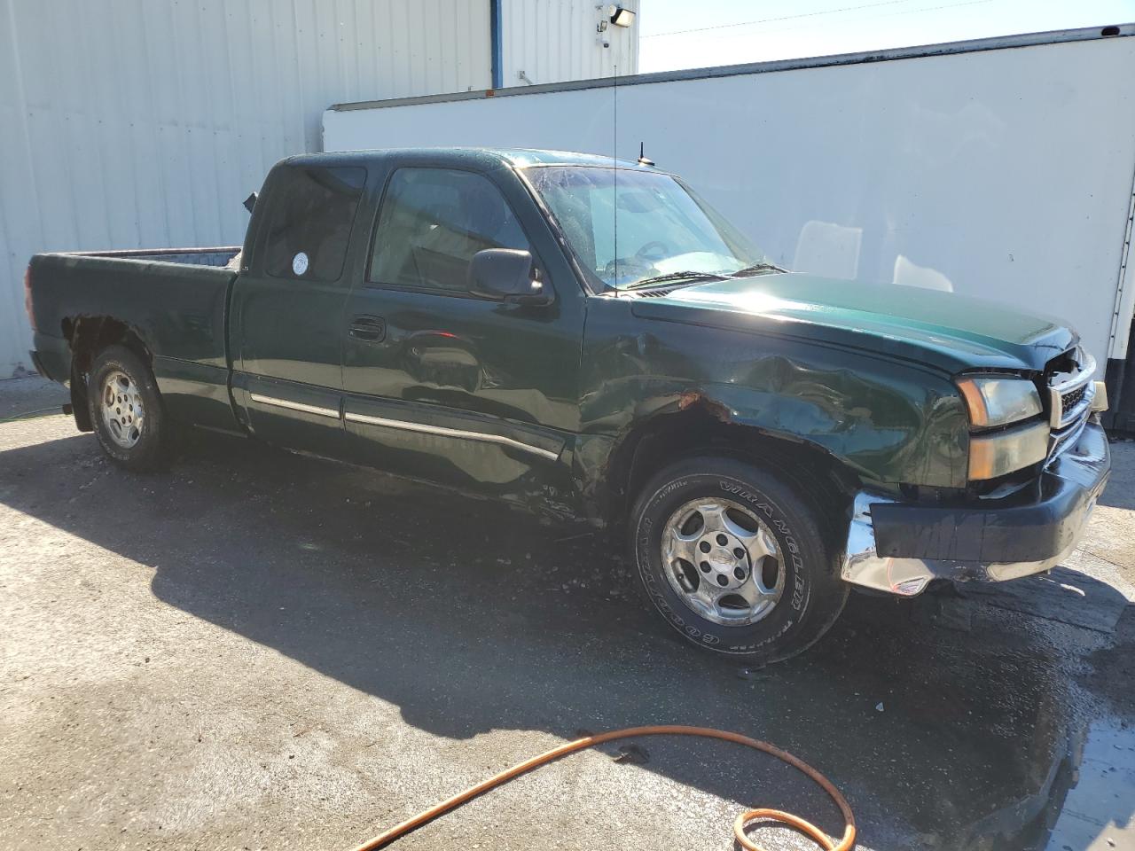 2003 Chevrolet Silverado VIN 2GCEC19T731192851 Copart auction photo, front end / side damage thumbnail 4