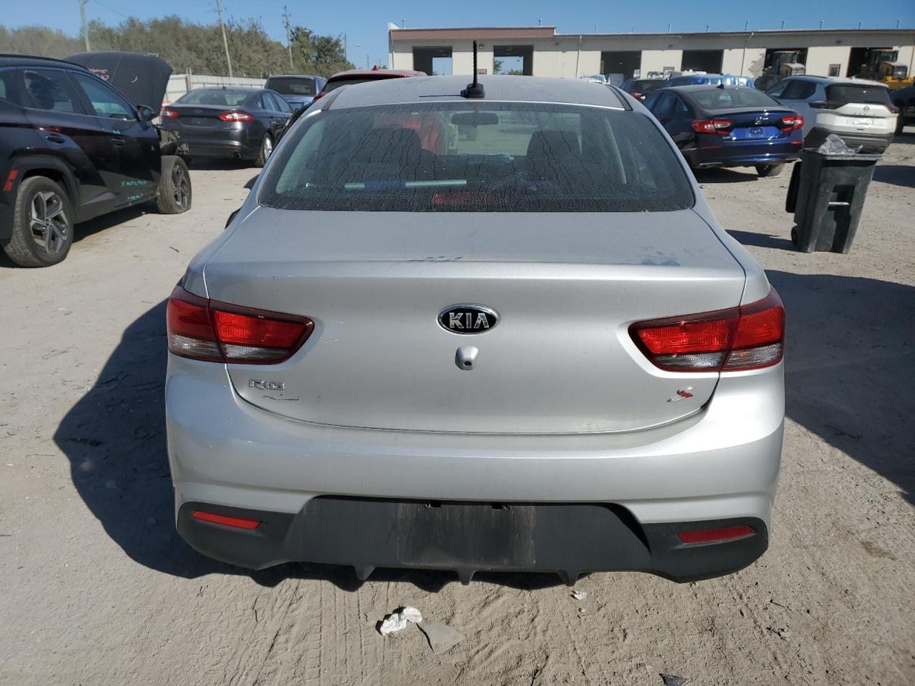 2019 KIA Rio VIN 3KPA24AB4KE201562 Copart auction photo, side / minor dent/scratches damage thumbnail 6