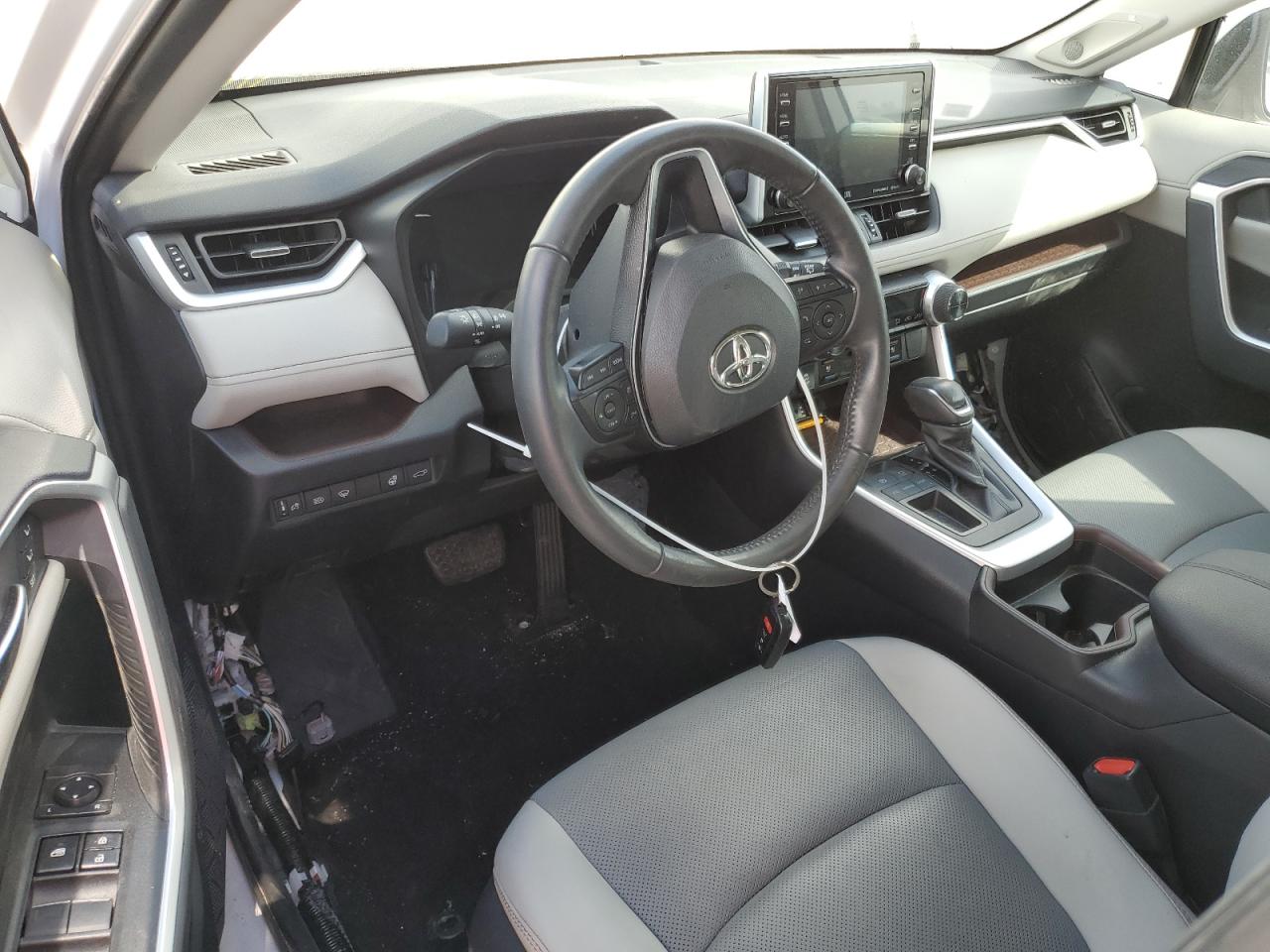 2019 Toyota RAV 4 VIN 2T3Y1RFV6KW027208 Copart auction photo, water/flood damage thumbnail 8