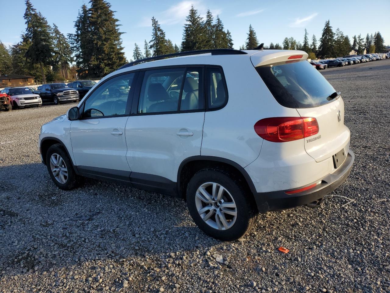 2017 Volkswagen Tiguan VIN WVGBV7AX7HK026041 Copart auction photo, front end / rear end damage thumbnail 2