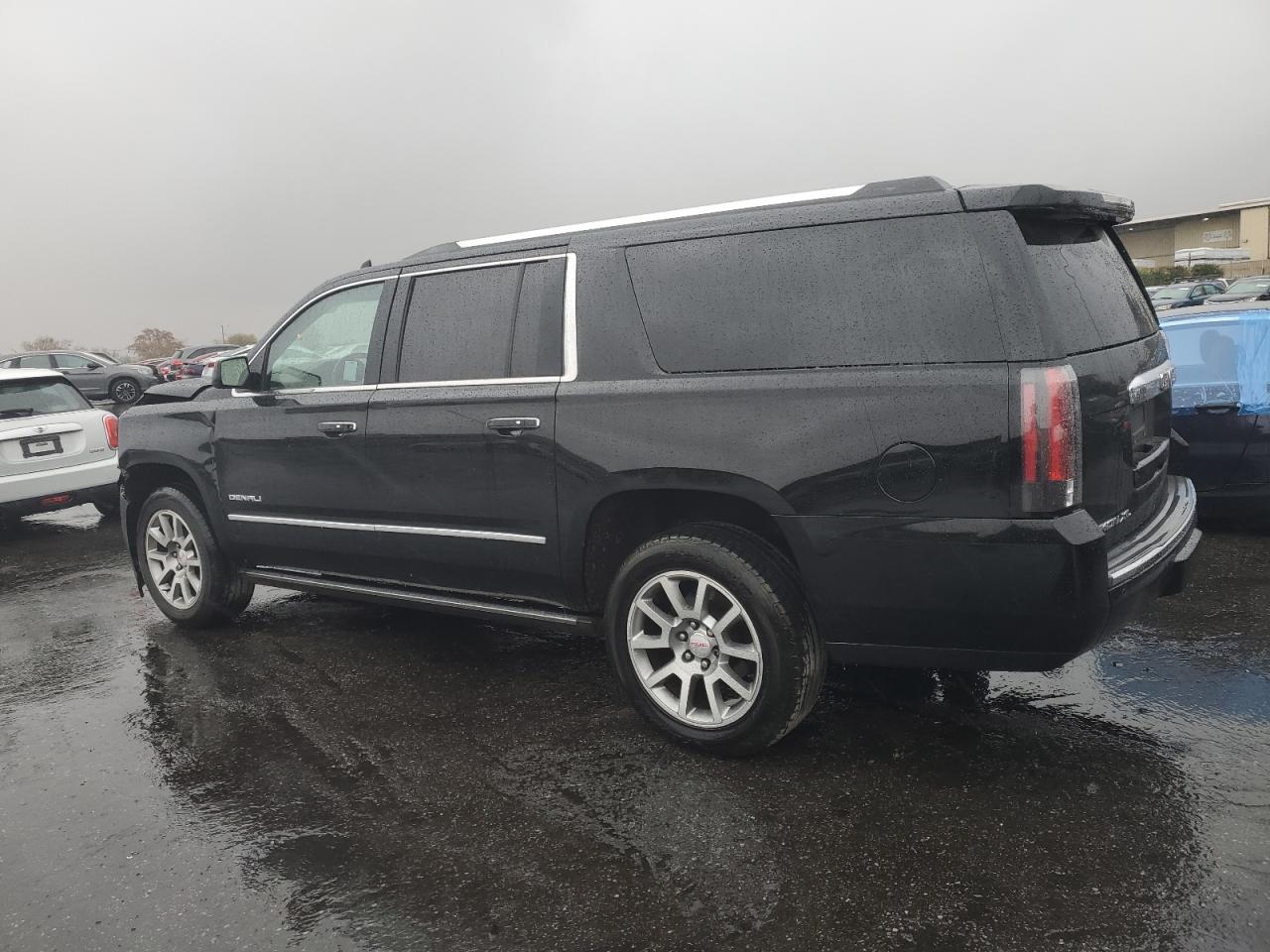 2015 GMC Yukon VIN 1GKS1JKJ6FR702107 Copart auction photo, front end / side damage thumbnail 2