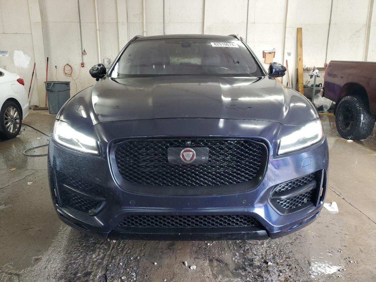 2018 Jaguar F-Pace VIN SADCL2FX6JA293648 Copart auction photo, burn / minor dent/scratches damage thumbnail 5