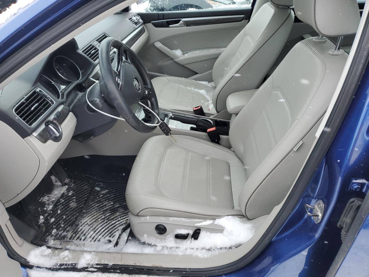 2017 Volkswagen Passat VIN 1VWGT7A38HC006594 Copart auction photo, front end damage thumbnail 7