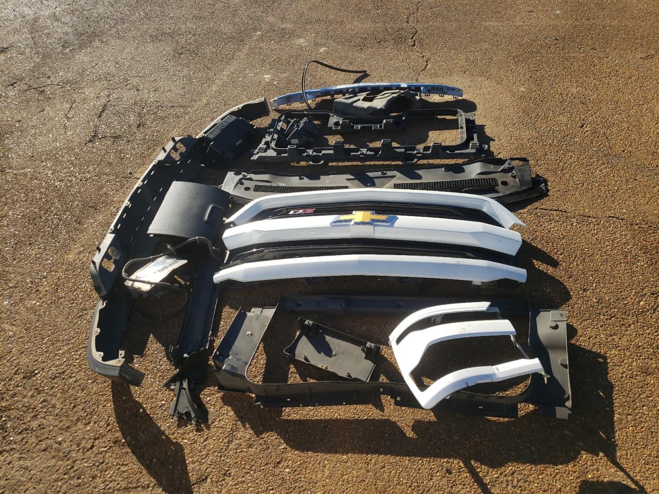 2016 Chevrolet Silverado VIN 3GCUKREC4GG305302 Copart auction photo, front end damage thumbnail 12