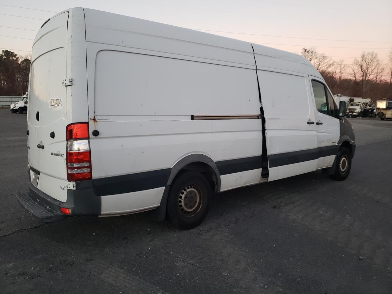 2015 Mercedes-Benz Sprinter VIN WD3PE8DC2FP147546 Copart auction photo, side damage thumbnail 3