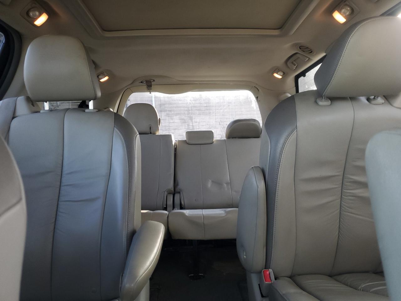 2011 Toyota Sienna VIN 5TDDK3DC0BS003417 Copart auction photo, front end / minor dent/scratches damage thumbnail 10