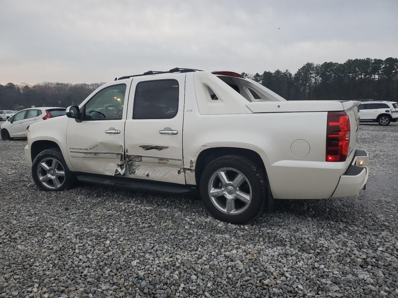 2011 Chevrolet Avalanche VIN 3GNTKGE36BG334977 Copart auction photo, side / minor dent/scratches damage thumbnail 2
