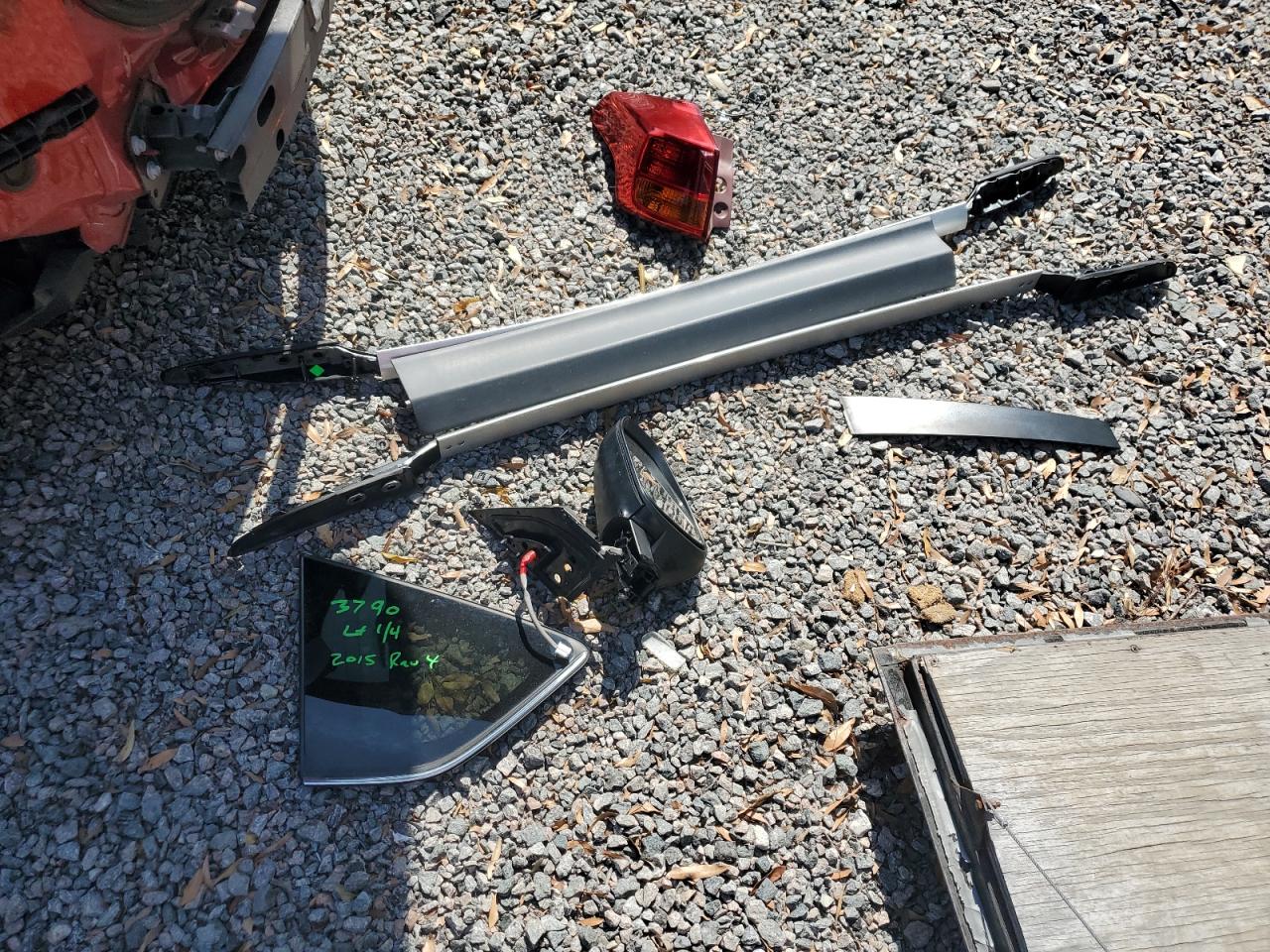 2015 Toyota RAV 4 VIN 2T3ZFREV4FW226948 Copart auction photo, front end / side damage thumbnail 13