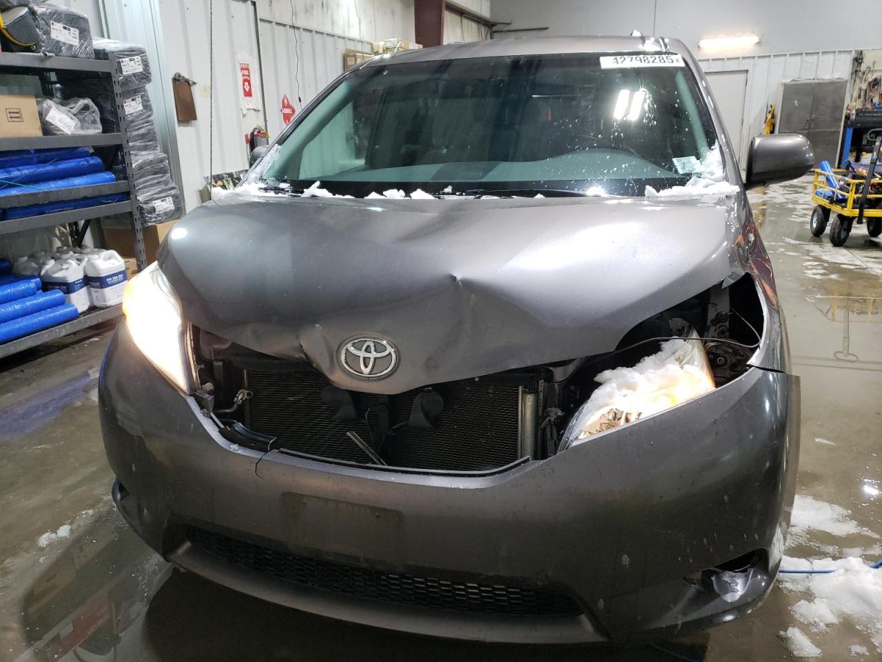 2013 Toyota Sienna VIN 5TDKK3DCXDS333639 Copart auction photo, front end damage thumbnail 5