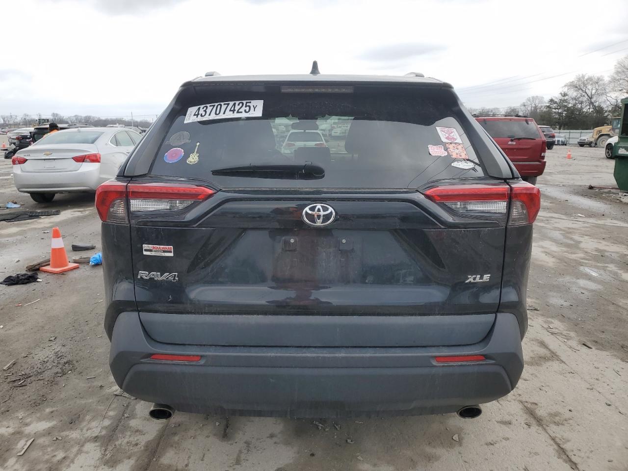 2021 Toyota RAV 4 VIN 2T3W1RFV2MC099678 Copart auction photo, side / front end damage thumbnail 6