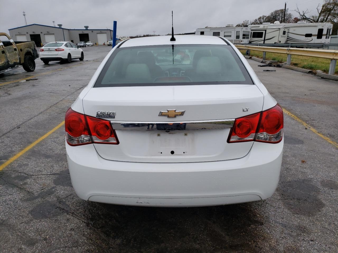 2014 Chevrolet Cruze VIN 1G1PC5SBXE7105511 Copart auction photo, front end / minor dent/scratches damage thumbnail 6