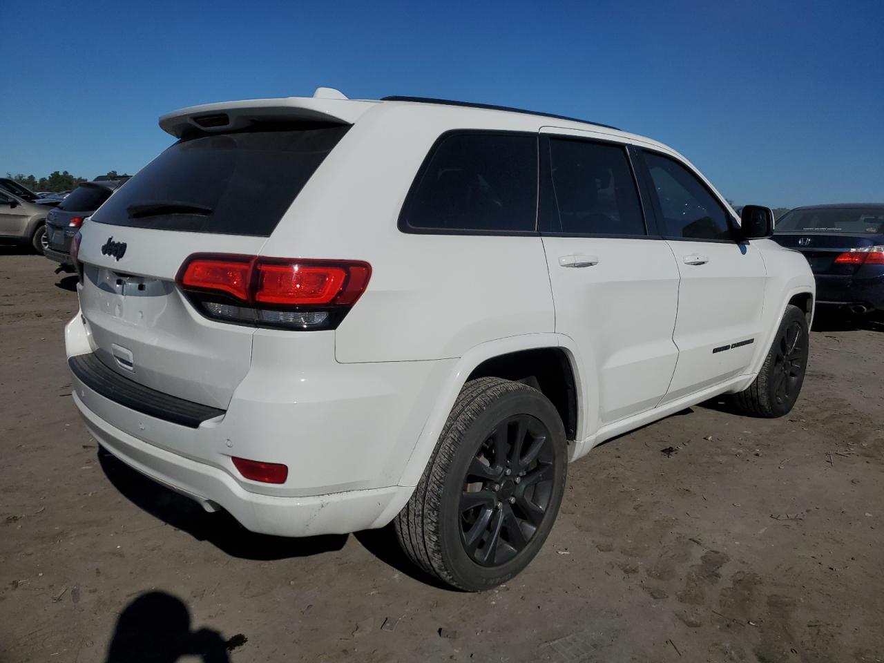 2020 Jeep Grand Cherokee VIN 1C4RJFAG8LC235798 Copart auction photo, front end / minor dent/scratches damage thumbnail 3