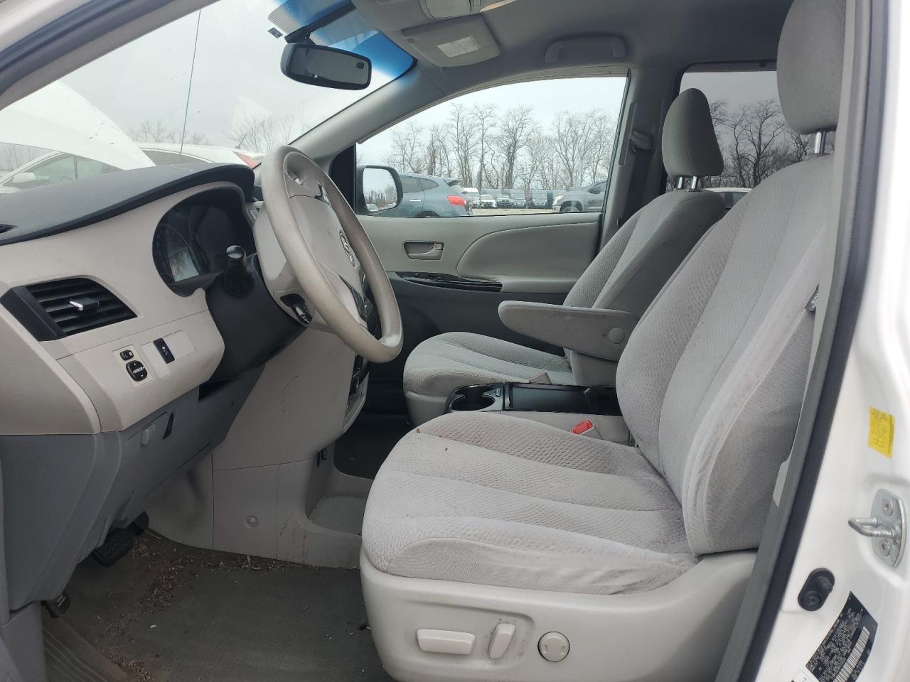 2011 Toyota Sienna VIN 5TDKK3DC9BS130285 Copart auction photo, front end / minor dent/scratches damage thumbnail 7