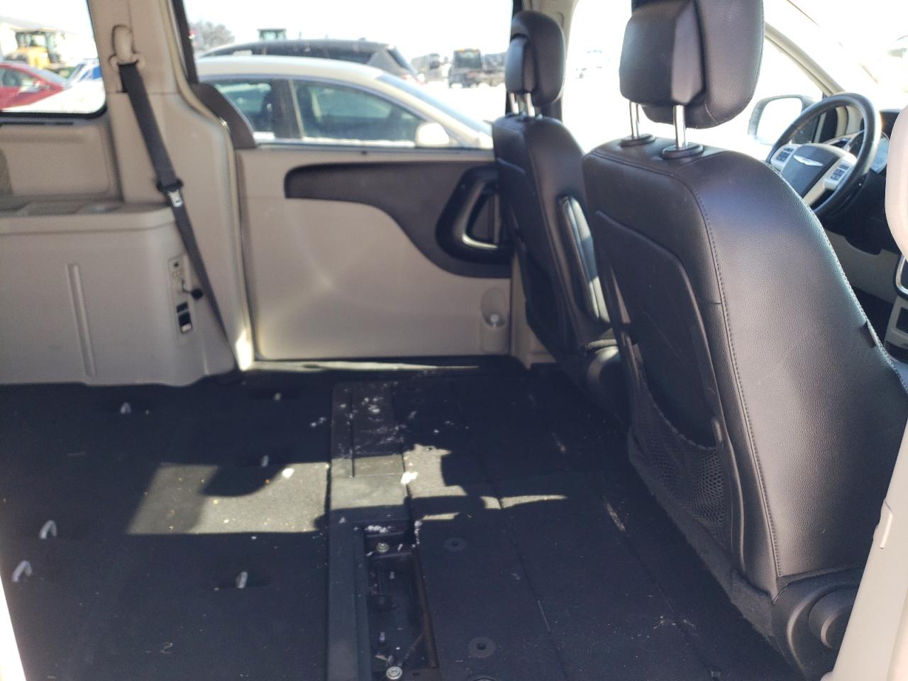 2015 Chrysler Town & Country VIN 2C4RC1BG3FR546613 Copart auction photo, side / minor dent/scratches damage thumbnail 11