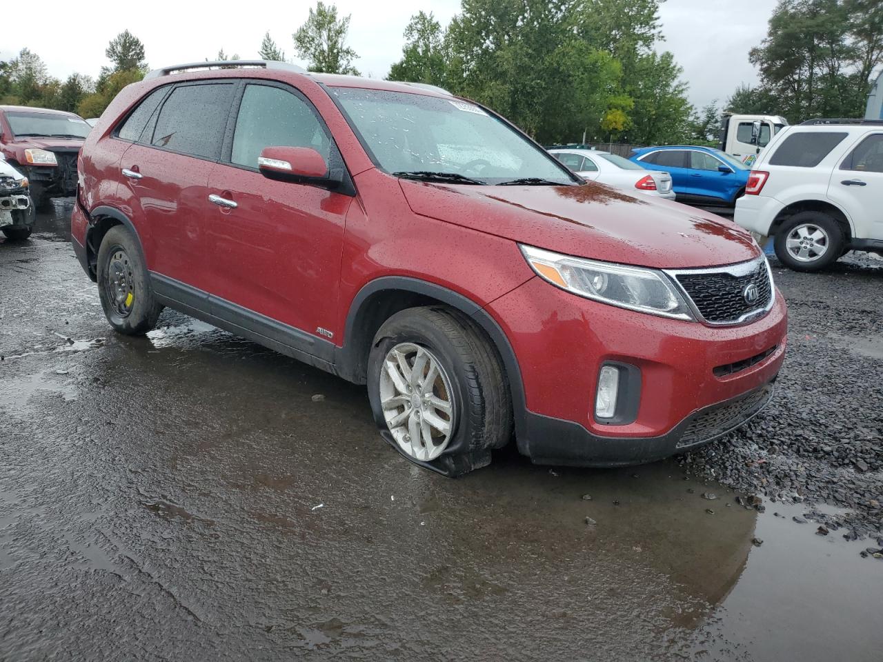 2015 KIA Sorento VIN 5XYKTCA61FG560570 Copart auction photo, undercarriage / rear end damage thumbnail 4