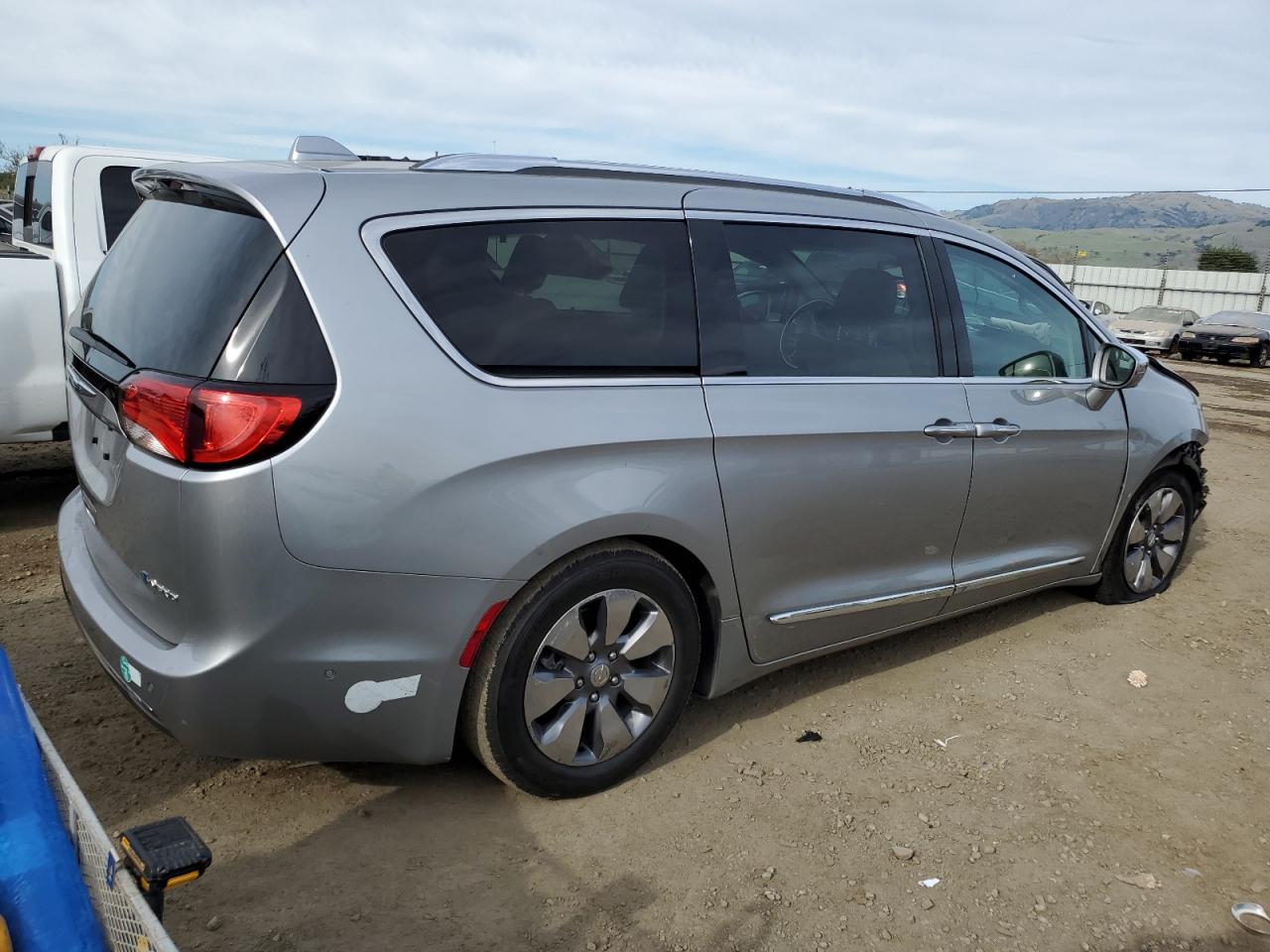 2017 Chrysler Pacifica VIN 2C4RC1N76HR685021 Copart auction photo, front end / side damage thumbnail 3