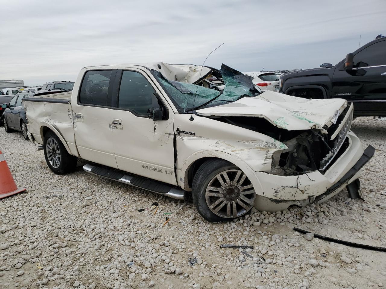 2008 Lincoln Mark LT VIN 5LTPW18588FJ02171 Copart auction photo, rollover damage thumbnail 4