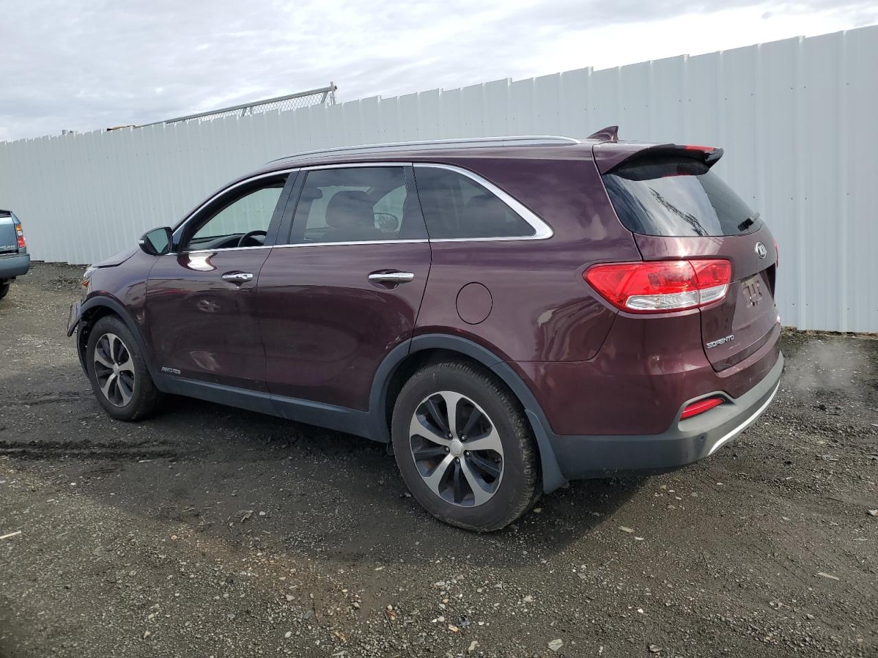 2016 KIA Sorento VIN 5XYPHDA56GG172739 Copart auction photo, front end damage thumbnail 2