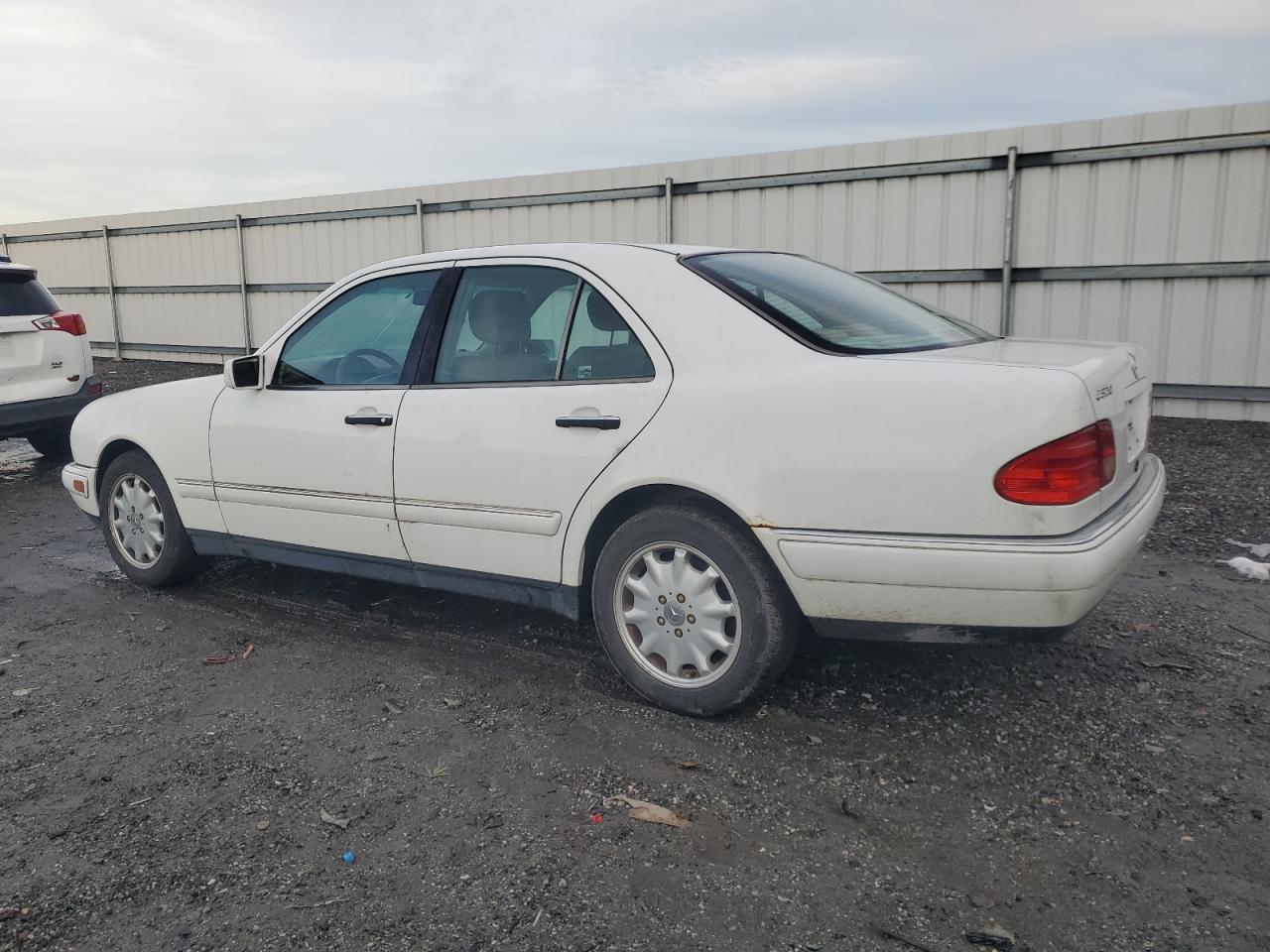 1999 Mercedes-Benz E-klasse VIN WDBJF65H9XA789823 Copart auction photo, front end / side damage thumbnail 2