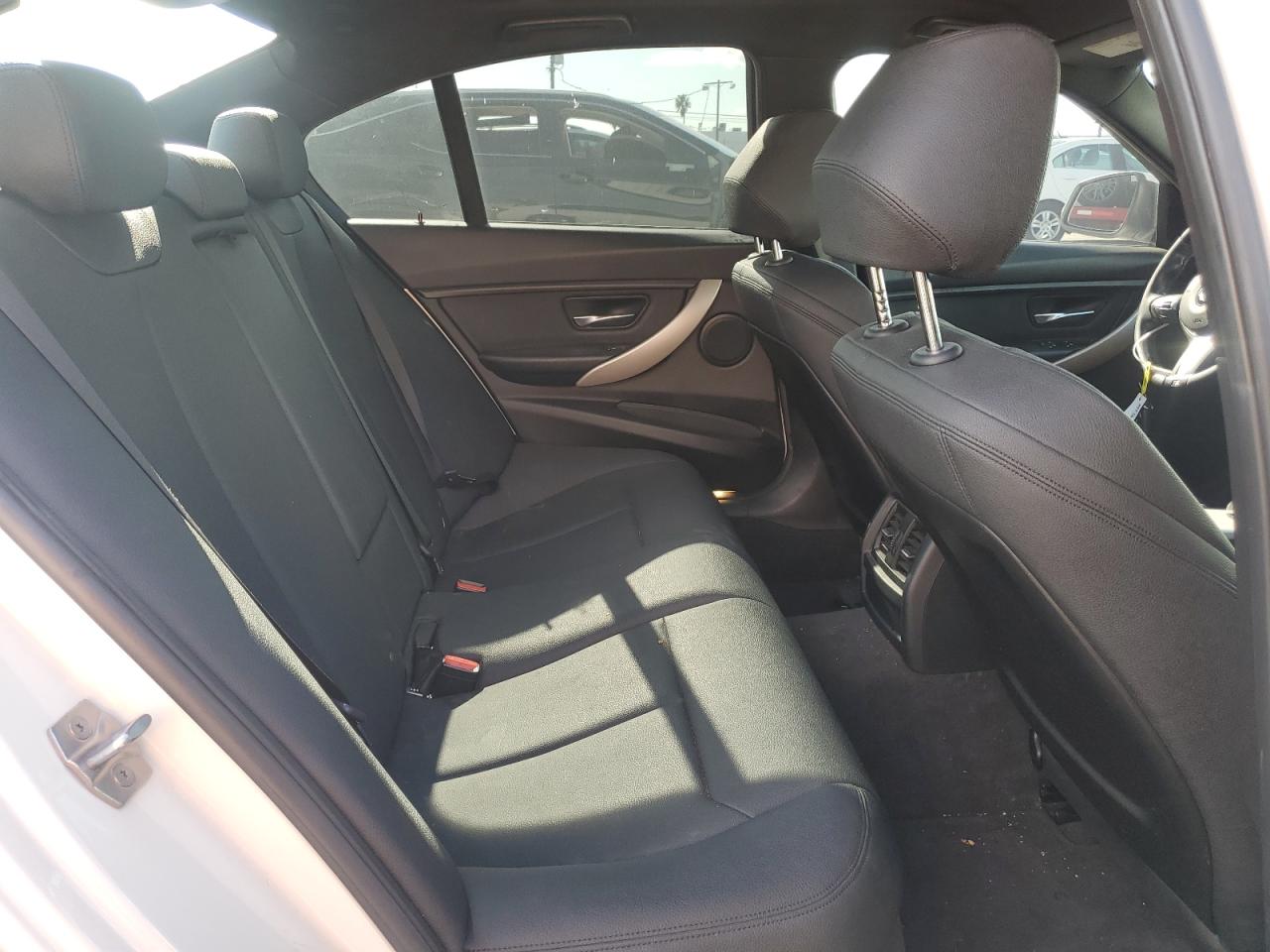 2017 BMW 3er VIN WBA8E1G30HNU18838 Copart auction photo, side damage thumbnail 10