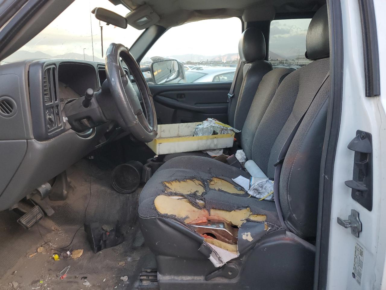 2006 Chevrolet Silverado VIN 1GCHC29U26E138517 Copart auction photo, minor dent/scratches damage thumbnail 7