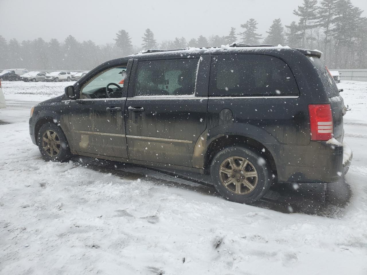2010 Chrysler Town & Country VIN 2A4RR5D19AR351200 Copart auction photo, front end / side damage thumbnail 2