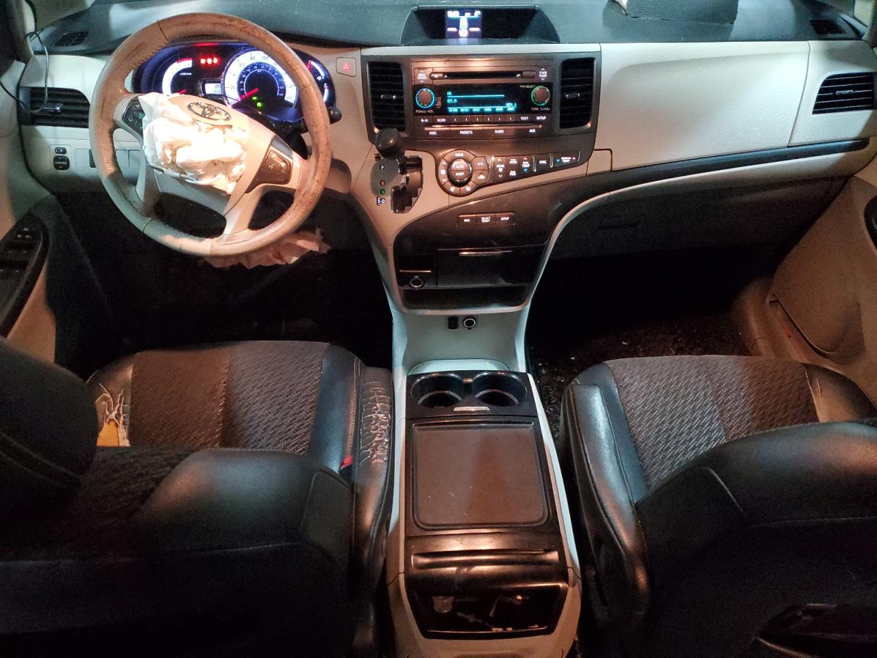 2013 Toyota Sienna VIN 5TDXK3DC2DS284457 Copart auction photo, front end / side damage thumbnail 8