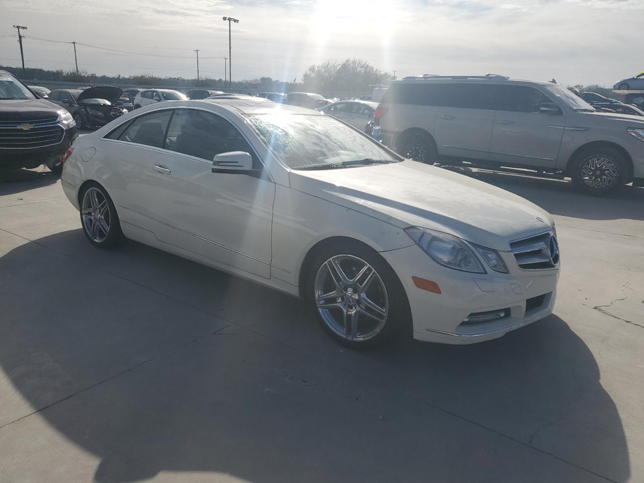 2011 Mercedes-Benz E-klasse VIN WDDKJ5GB2BF107776 Copart auction photo, side / minor dent/scratches damage thumbnail 4