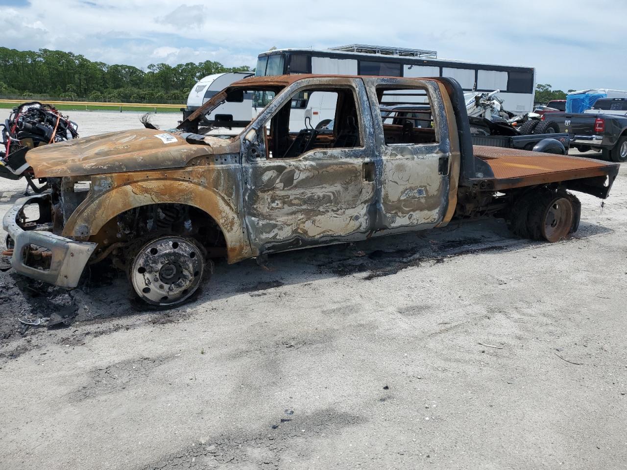 2016 Ford F450 VIN 1FT8W4DT5GEC67662 Copart auction photo, burn damage thumbnail 2