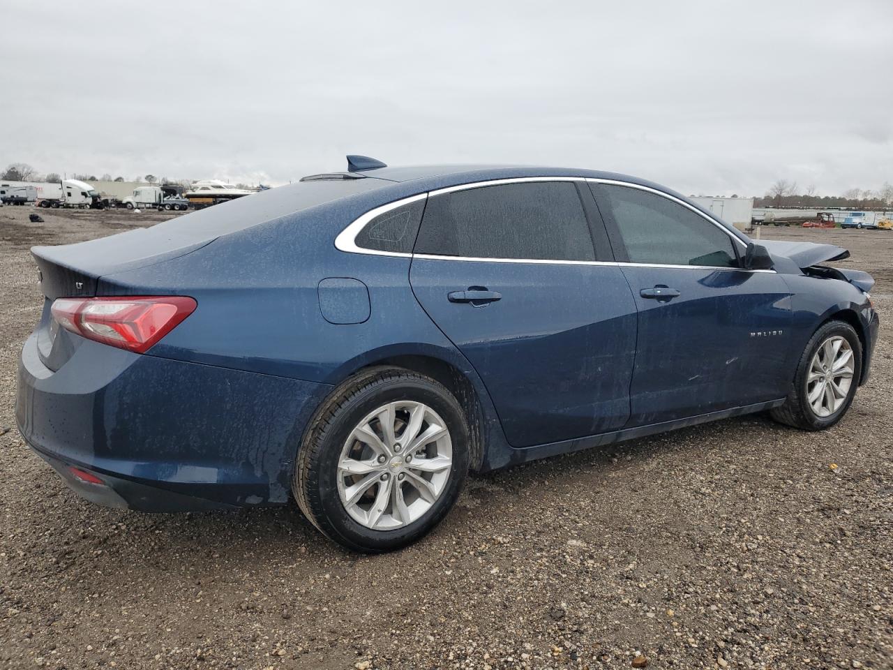 2022 Chevrolet Malibu VIN 1G1ZD5ST3NF132733 Copart auction photo, front end / minor dent/scratches damage thumbnail 3