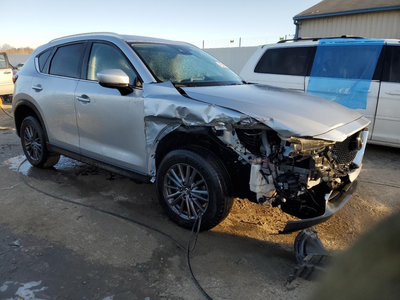 2019 Mazda CX-5 VIN JM3KFACM6K1641931 Copart auction photo, front end damage thumbnail 4
