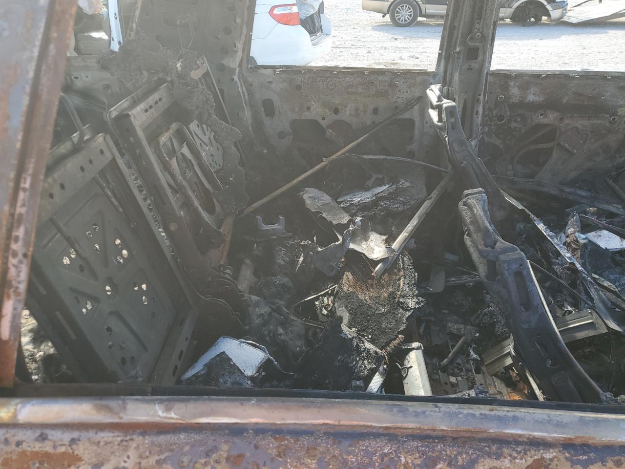 2015 Chevrolet Tahoe VIN 1GNSKBKC2FR558210 Copart auction photo, burn / all over damage thumbnail 11