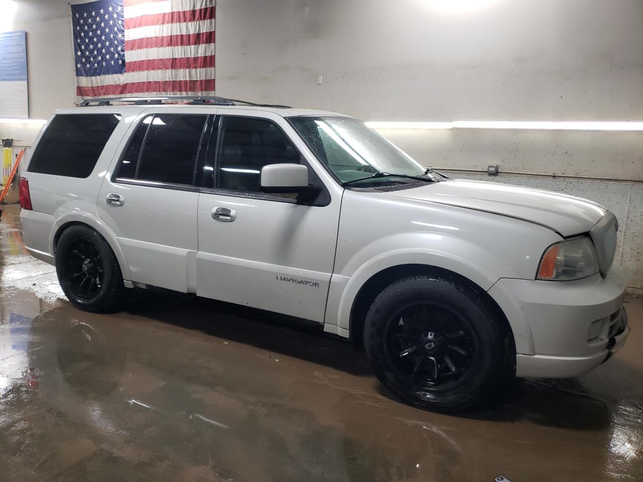 2006 Lincoln Navigator VIN 5LMFU28596LJ17750 Copart auction photo, rear end damage thumbnail 4