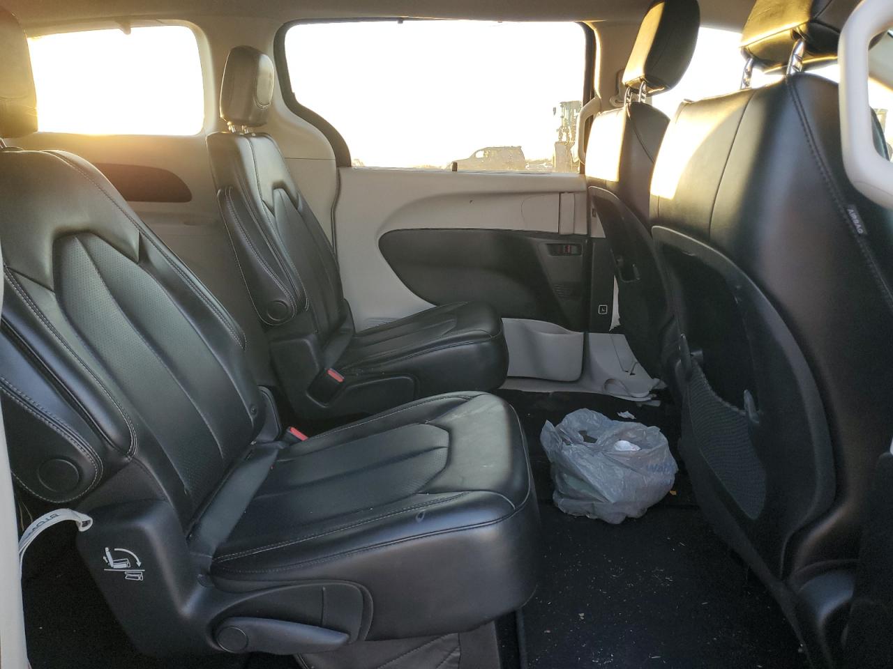 2020 Chrysler Voyager VIN 2C4RC1DG5LR113951 Copart auction photo, biohazard/chemical / all over damage thumbnail 11