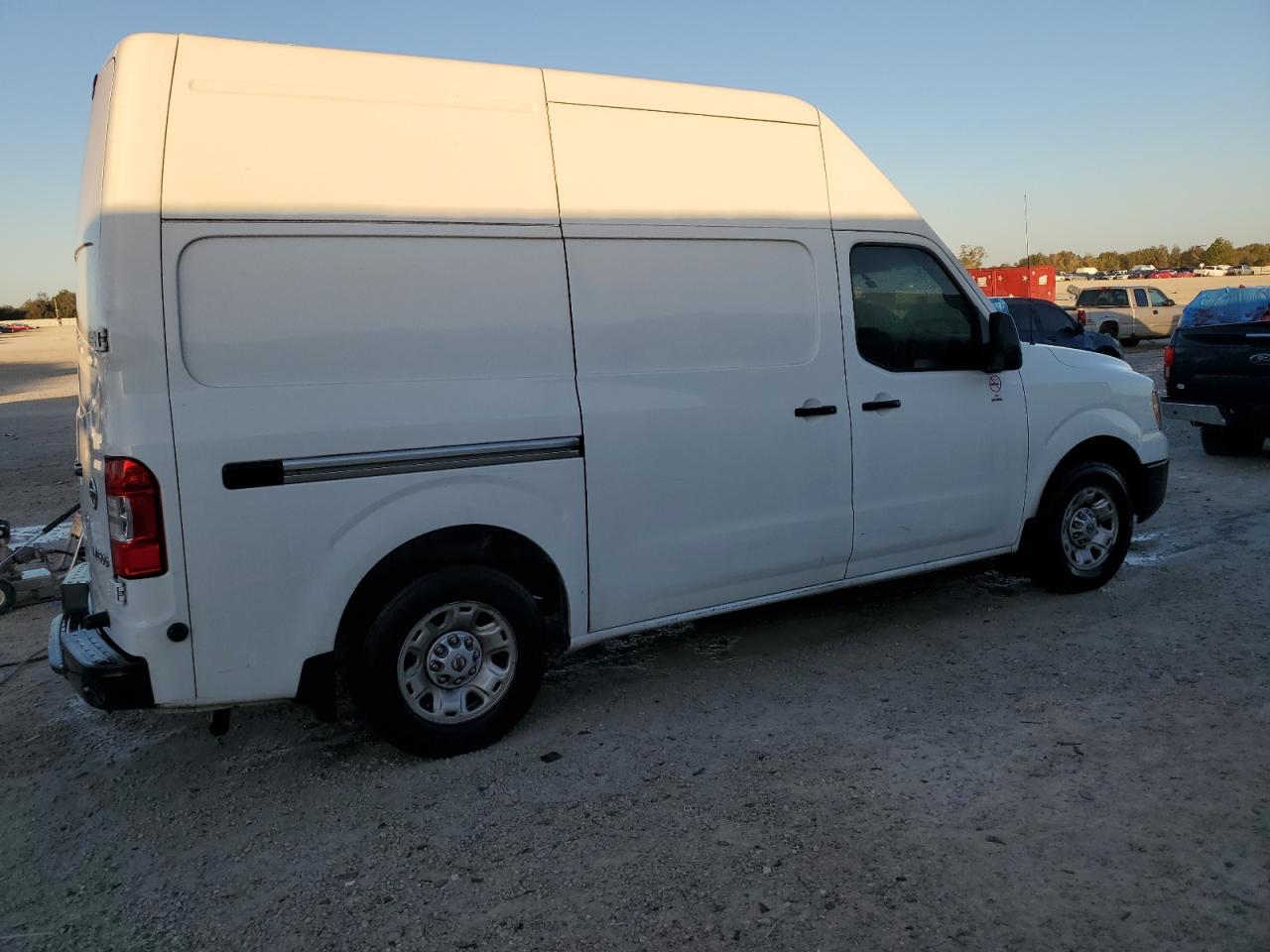 2018 Nissan NV VIN 1N6BF0LY2JN810532 Copart auction photo, minor dent/scratches damage thumbnail 3