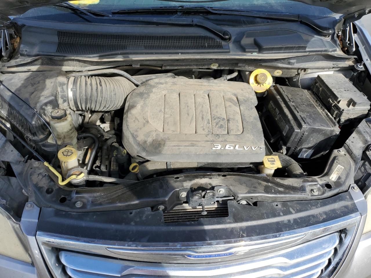 2014 Chrysler Town & Country VIN 2C4RC1CG0ER165959 Copart auction photo, side / front end damage thumbnail 13