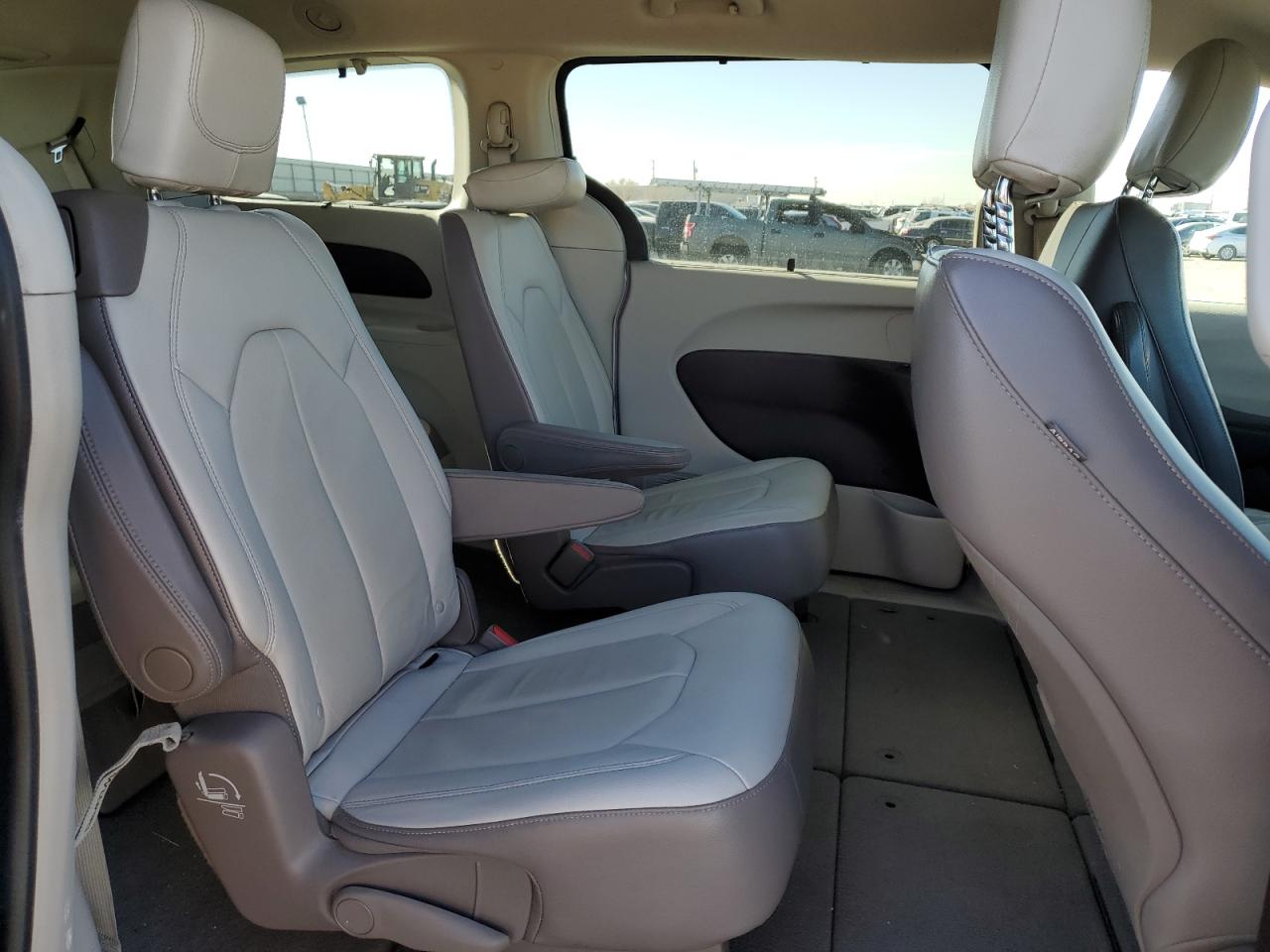 2017 Chrysler Pacifica VIN 2C4RC1BG7HR720590 Copart auction photo, all over damage thumbnail 11