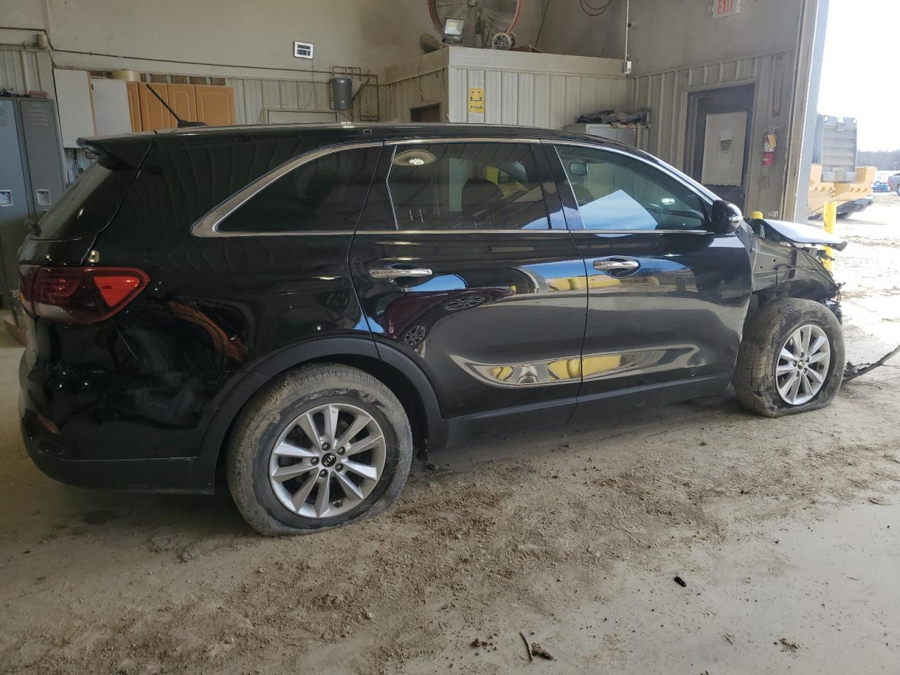 2019 KIA Sorento VIN 5XYPG4A51KG554477 Copart auction photo, front end damage thumbnail 3