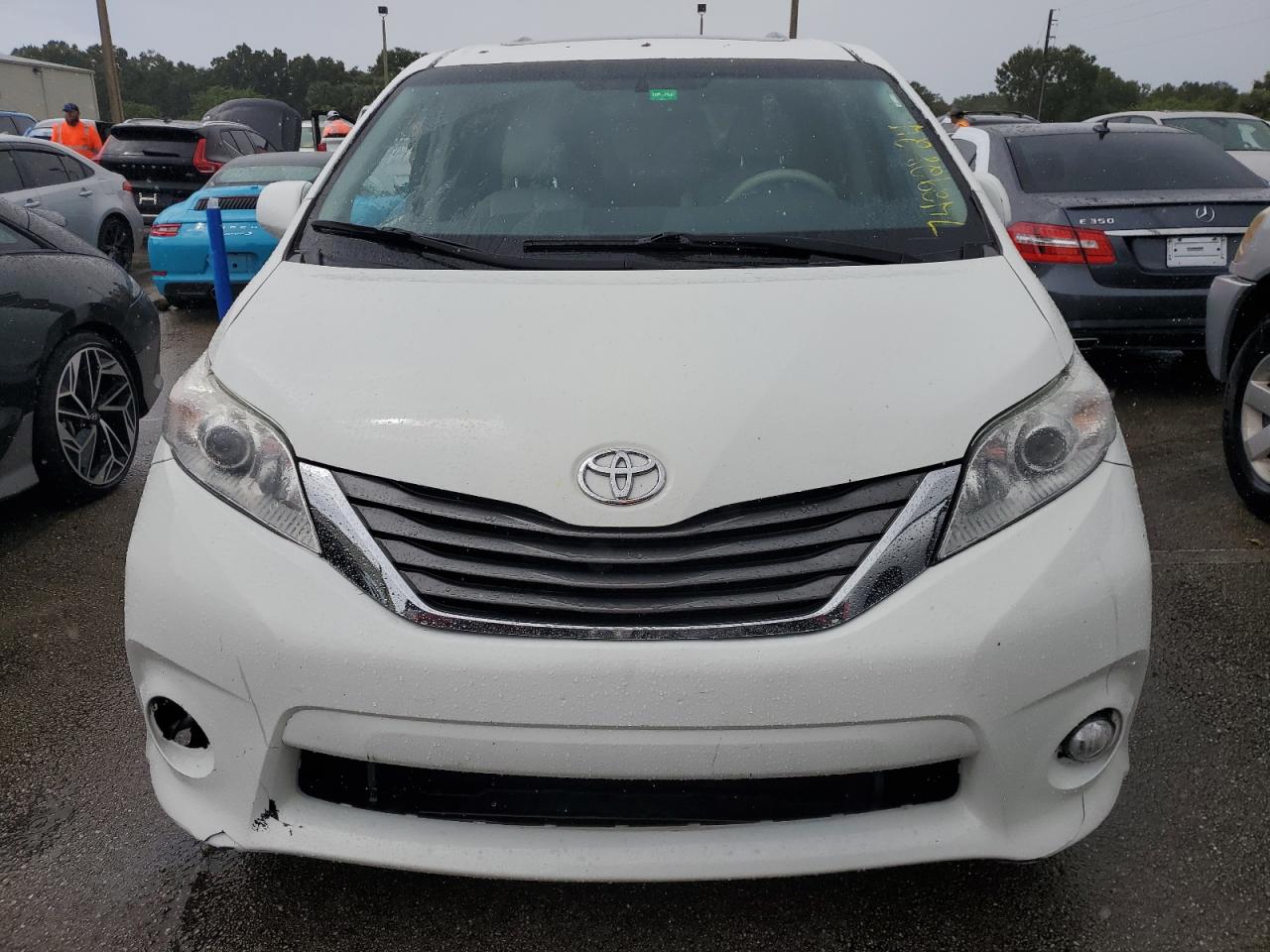 2011 Toyota Sienna VIN 5TDYK3DC7BS050557 Copart auction photo, water/flood damage thumbnail 5