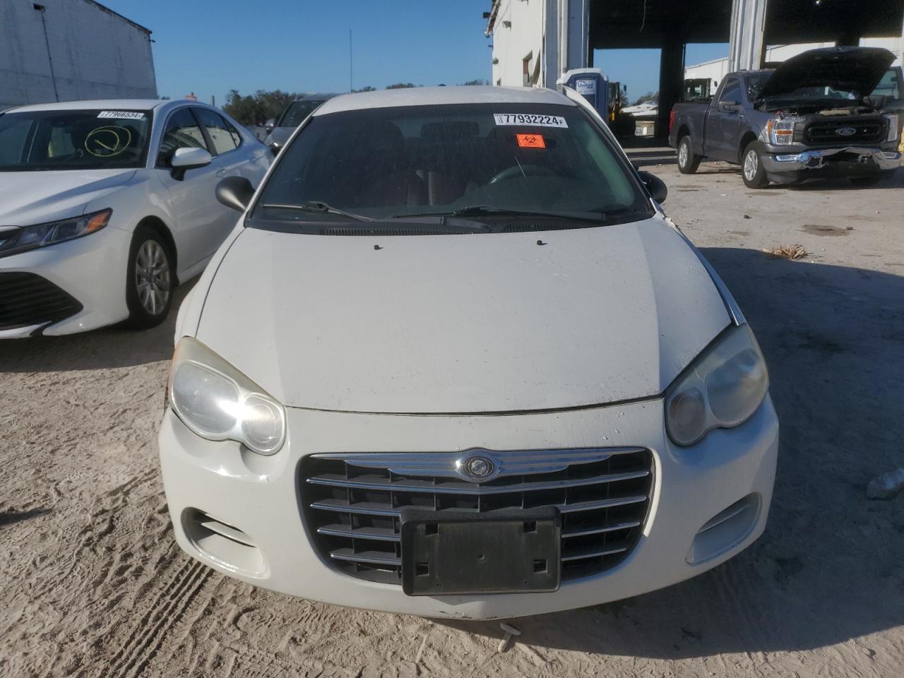 2005 Chrysler Sebring VIN 1C3EL56R05N637579 Copart auction photo, side / minor dent/scratches damage thumbnail 5