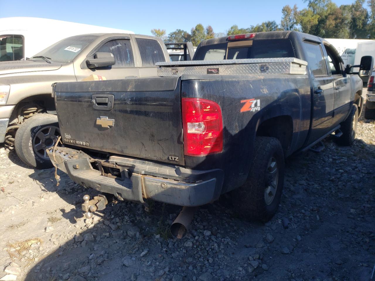 2009 Chevrolet Silverado VIN 1GCHK63699F177091 Copart auction photo, all over damage thumbnail 3